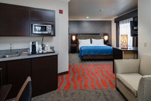 Standard Suite, 1 King Bed (Wet Bar)