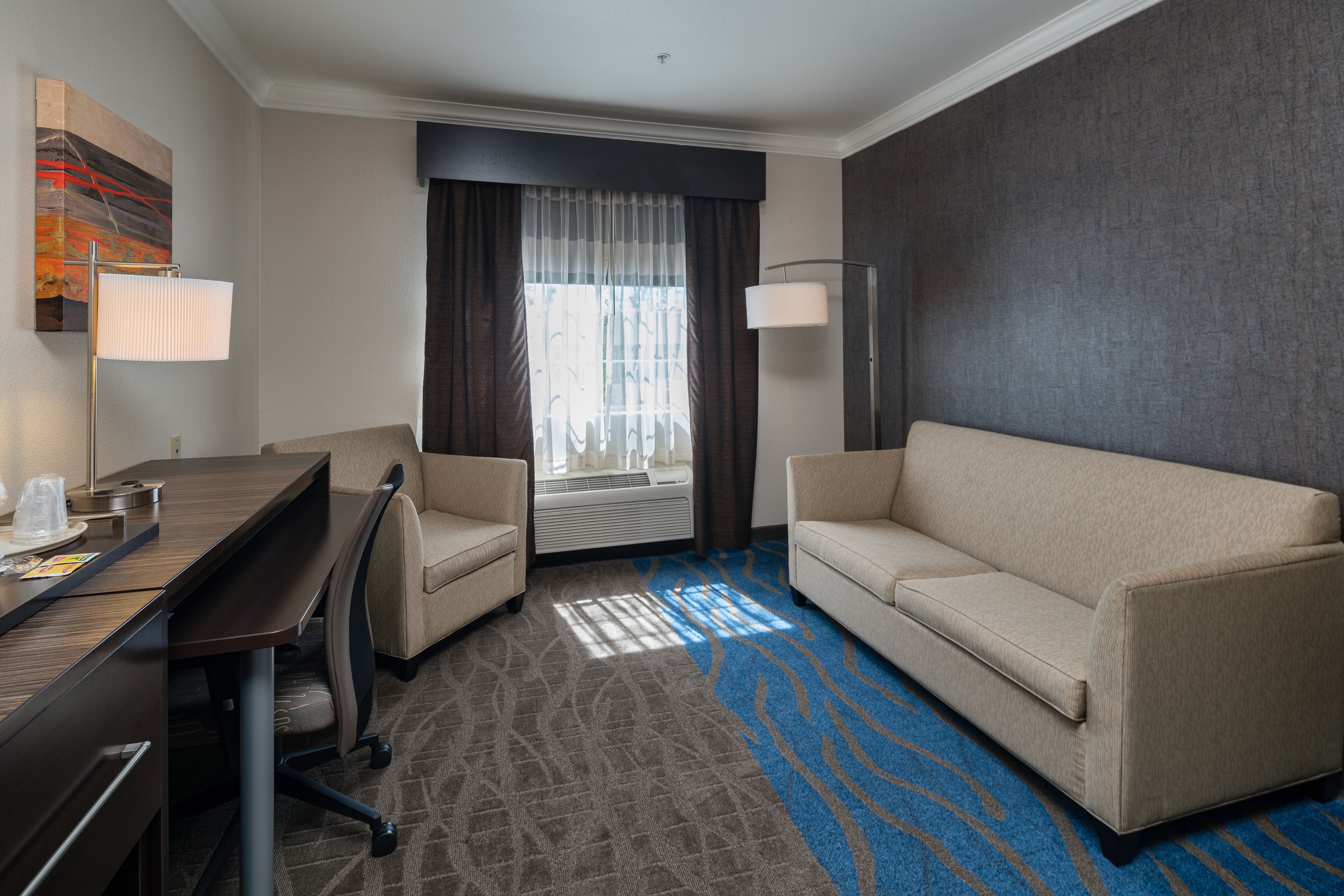 standard suite, 1 king bed (wet bar) | 1 bedroom, in-room safe, desk, iron/ironing board