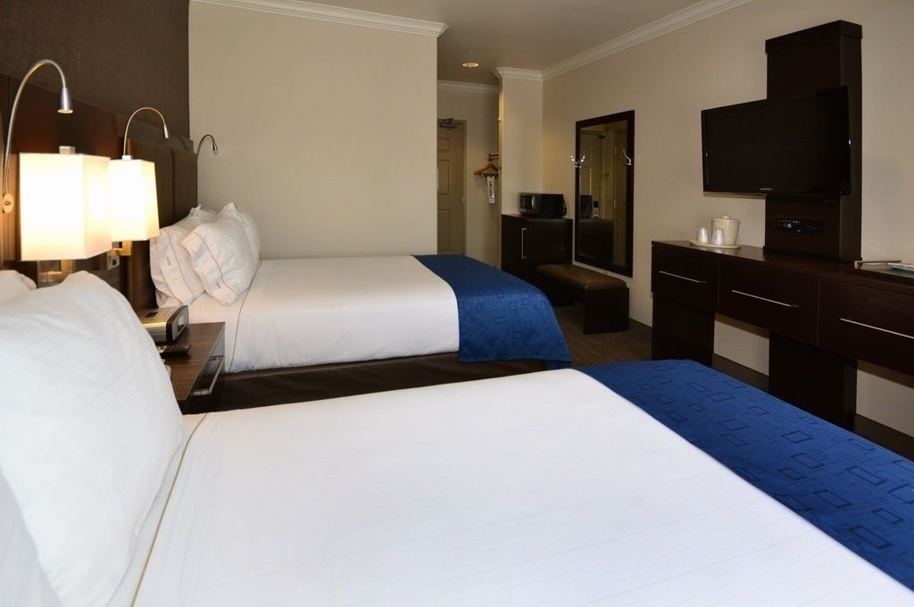 1 bedroom, in-room safe, desk, iron/ironing board