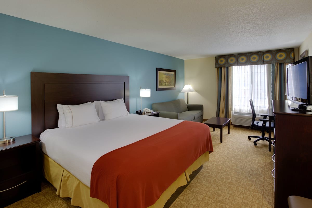 In-room safe, desk, iron/ironing board, free WiFi