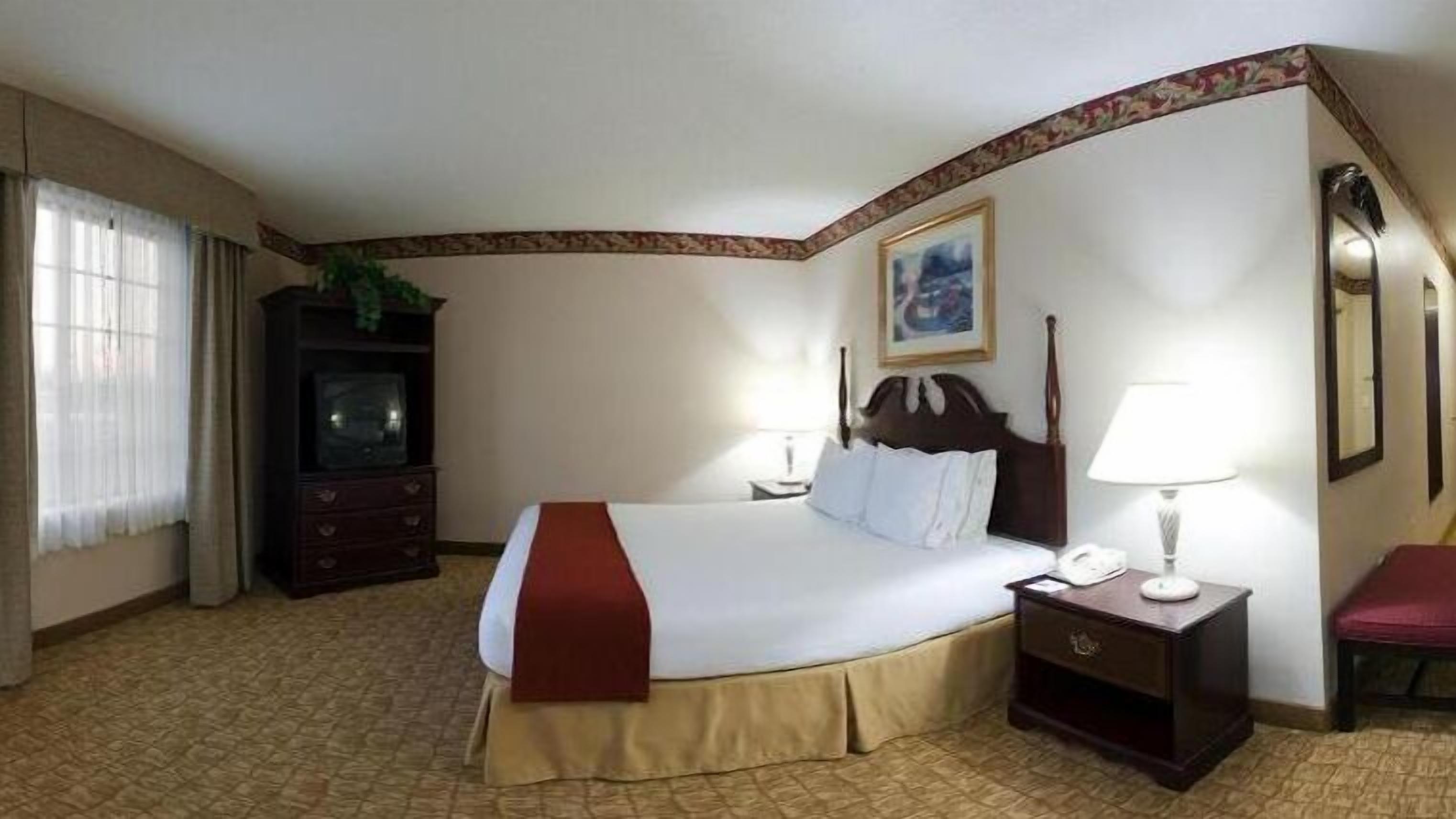 1 bedroom, in-room safe, desk, iron/ironing board