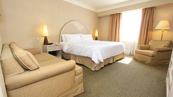 Ropa de cama de alta calidad, caja fuerte, escritorio