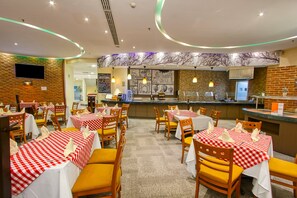 Restaurant -  Holiday Inn Leon - Poliforum by IHG (León)