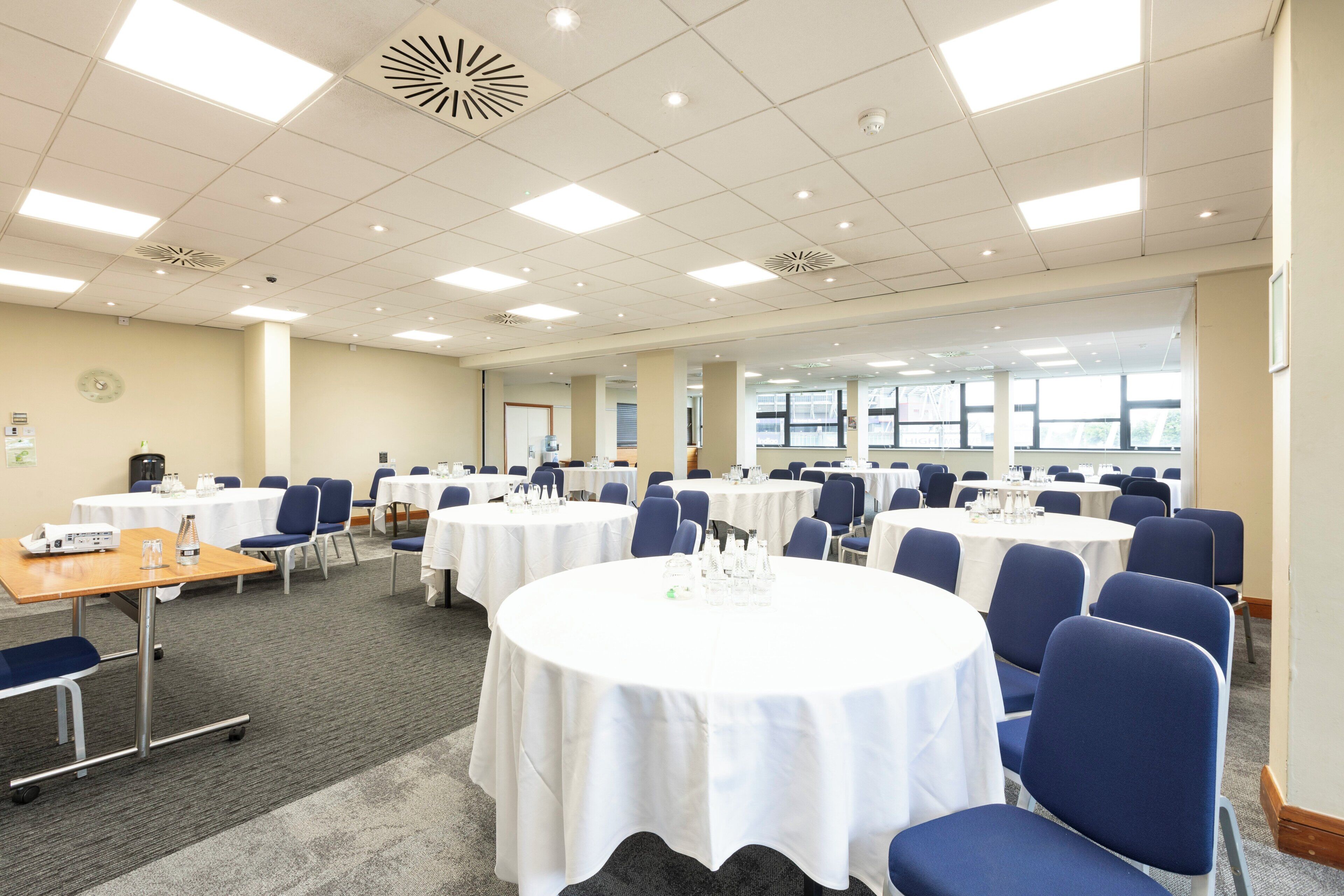 Foto - Holiday Inn Cardiff City Centre by IHG