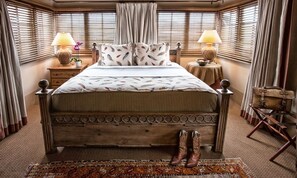 Suite, Fireplace | Egyptian cotton sheets, premium bedding, pillowtop beds, minibar