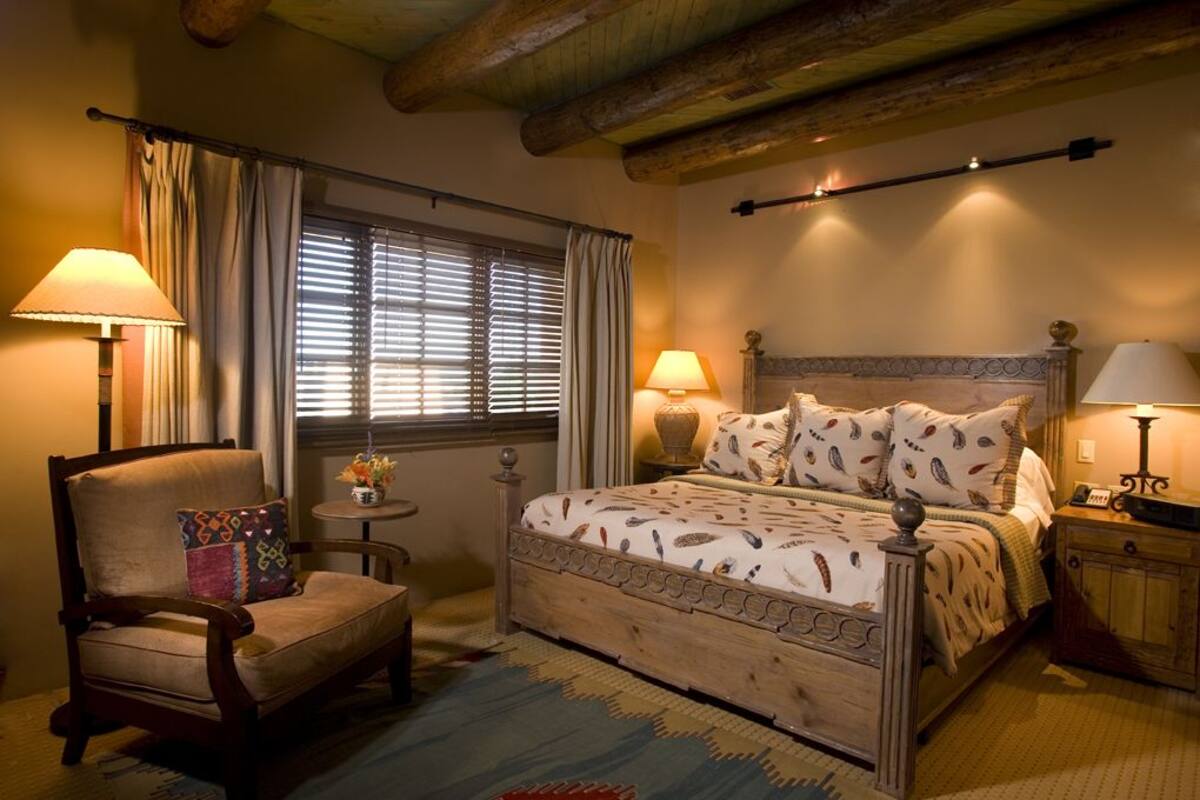 standard room, 1 king bed, fireplace (hacienda) | egyptian cotton sheets, premium bedding, pillow-top beds, minibar