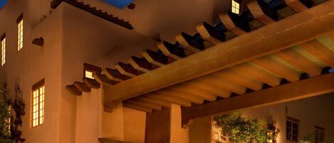 Fachada del alojamiento - Noche