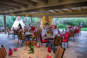 Breakfast, lunch, dinner served; garden views