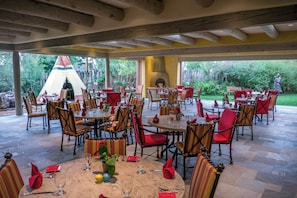 Breakfast, lunch, dinner served; garden views