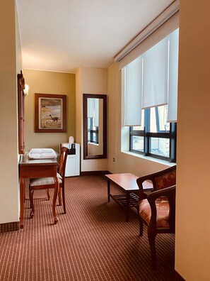 Superior-Doppelzimmer | Hochwertige Bettwaren, Schreibtisch, Verdunkelungsvorhänge