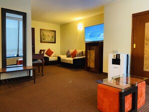 Superior Double Room | Premium bedding, desk, blackout curtains, soundproofing - Hotel Continental (Lima)