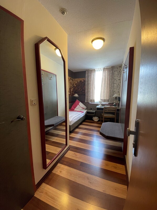 Business Single Room | In-room safe, desk, laptop workspace, soundproofing