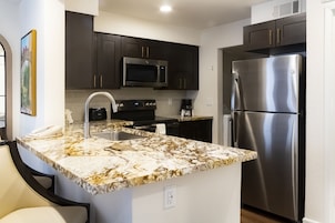 Vila luxo, 1 quarto | Cozinha privada | Geladeira, fogão, cafeteira/chaleira