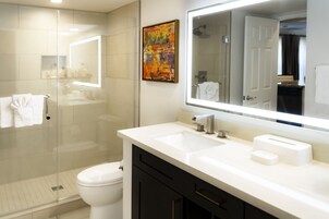 Vila luxo, 1 quarto | Banheiro | Banheira e chuveiro separados, banheira de hidromassagem