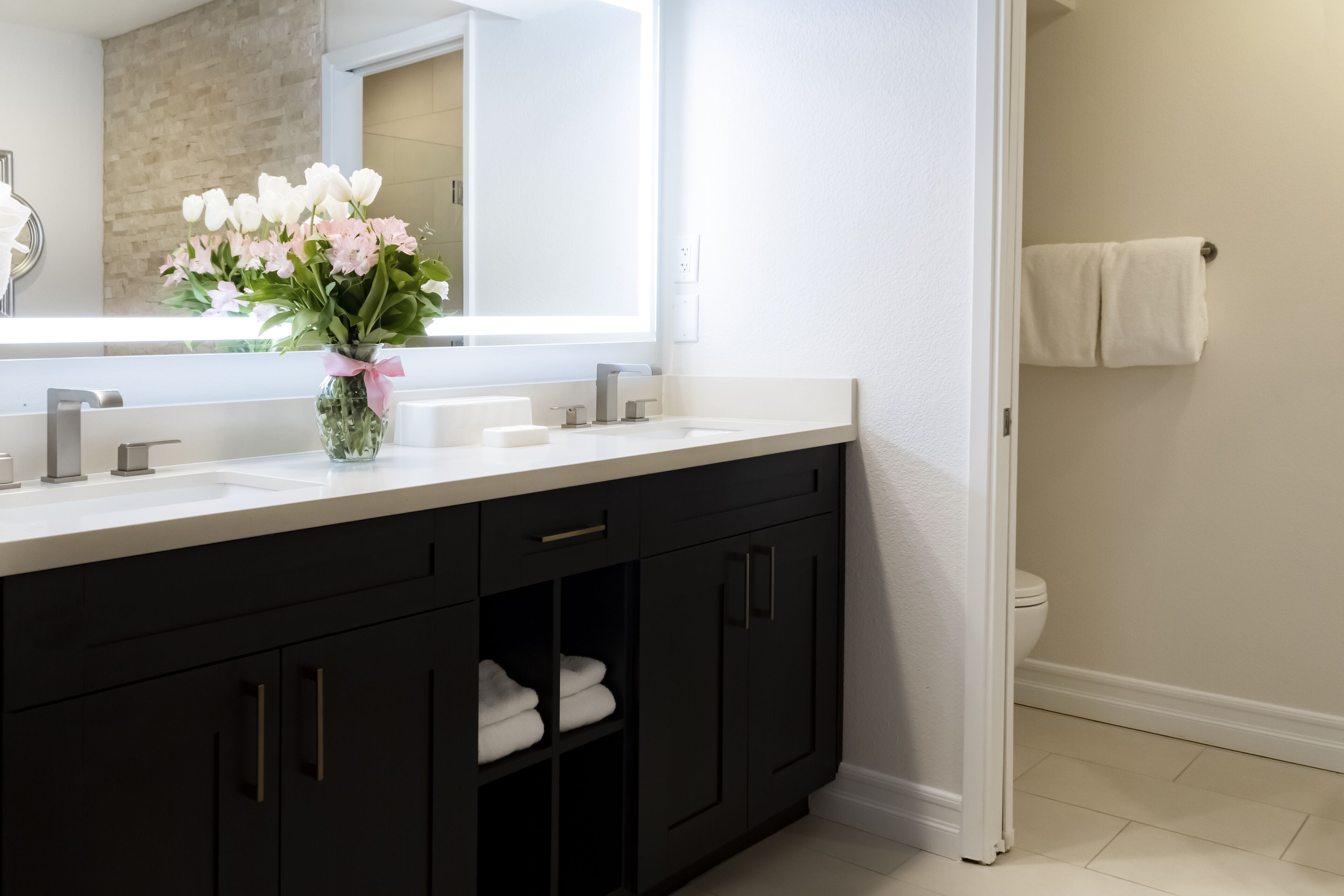 separate bathtub and shower, jetted bath, hair dryer, towels