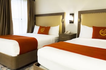 Deluxe Villa, 2 Bedrooms | Hypo-allergenic bedding, in-room safe, iron/ironing board at Westgate Flamingo Bay Resort