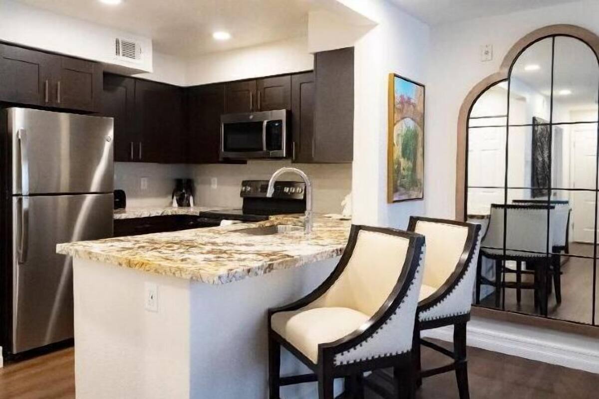 Private kitchen | Coffee/tea maker, fridge, oven, cookware/dishes/utensils