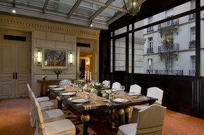 Petit déjeuner, déjeuner et dîner servis sur place