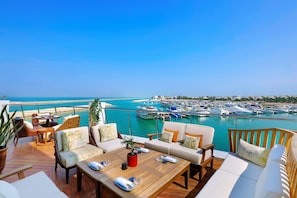 Serves breakfast, lunch and dinner - The Ritz-Carlton, Doha (Doha)