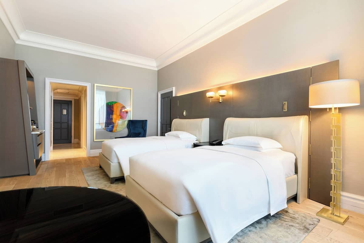 1 bedroom, Egyptian cotton sheets, premium bedding, down duvets