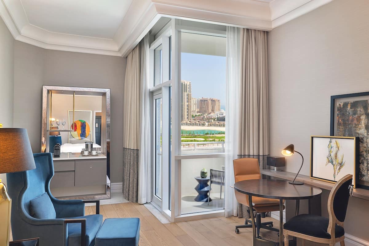 1 bedroom, Egyptian cotton sheets, premium bedding, down duvets