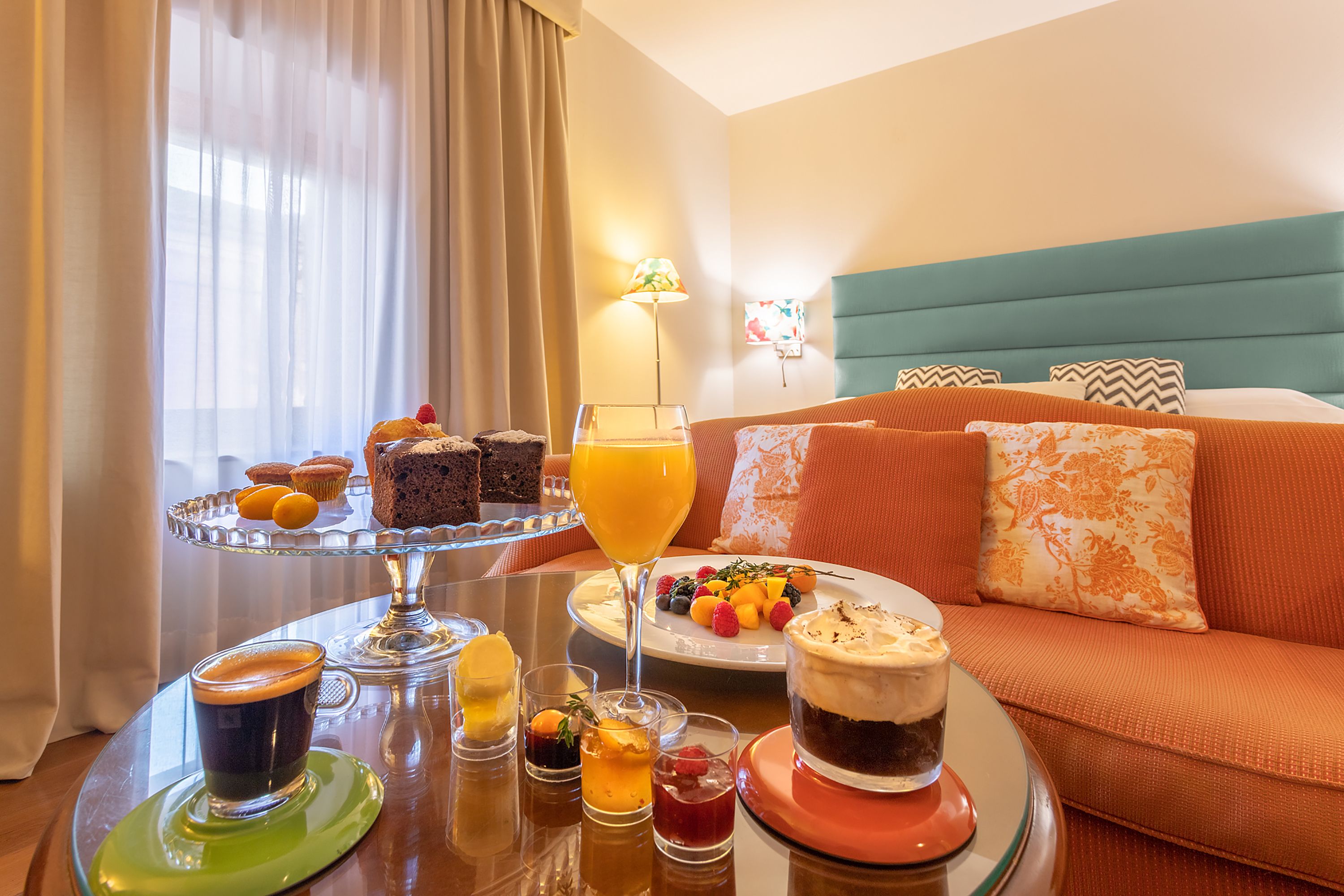 Kamer, 1 twee- of 2 eenpersoonsbedden | Luxe beddengoed, een minibar, een kluis op de kamer, een bureau