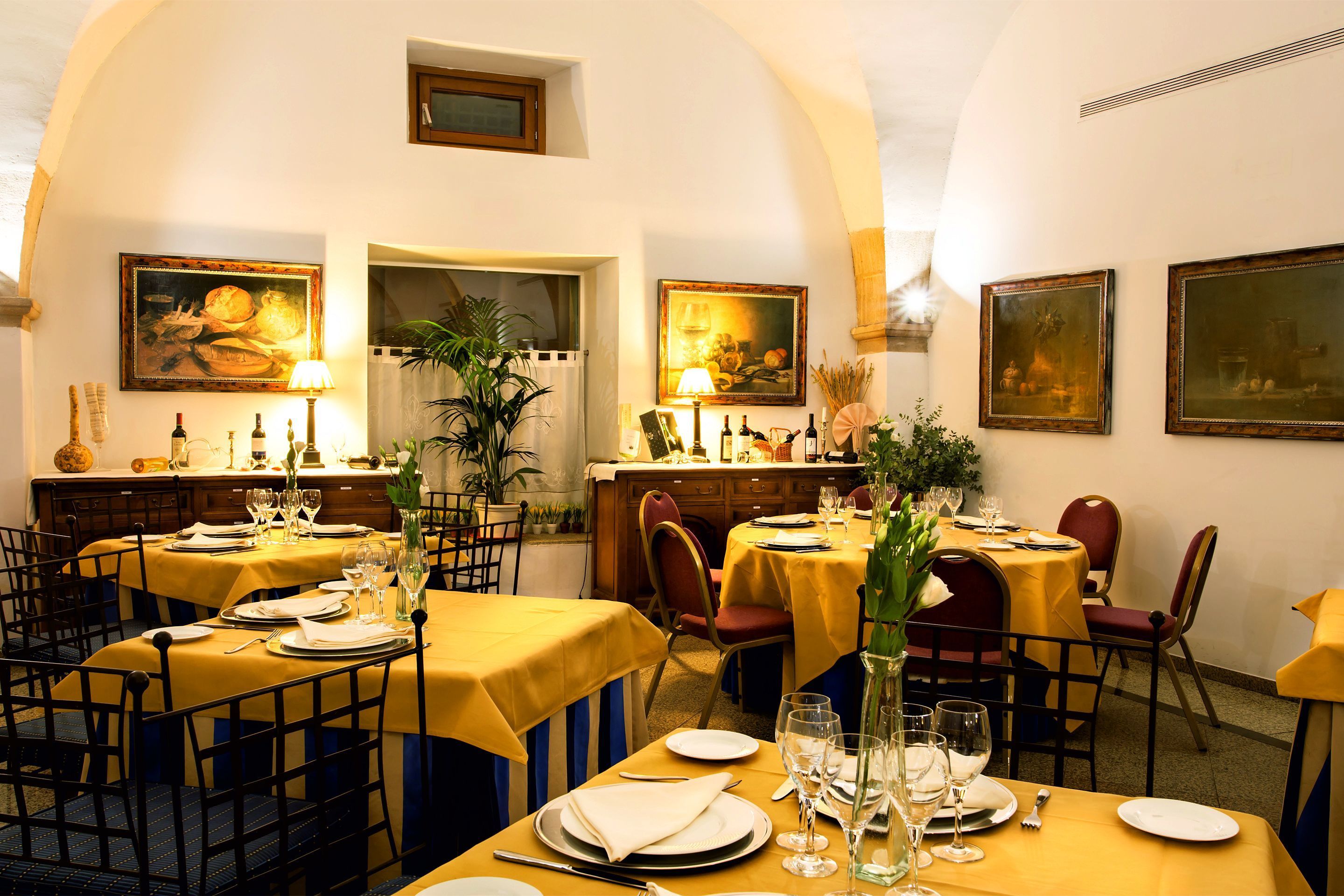 Daily buffet breakfast (EUR 12.50 per person)