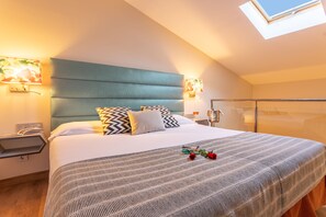 Kamar Double atau Twin | Seprai premium, minibar, brankas, dan meja kerja