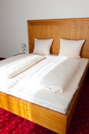 1 bedroom, desk, iron/ironing board, cribs/infant beds