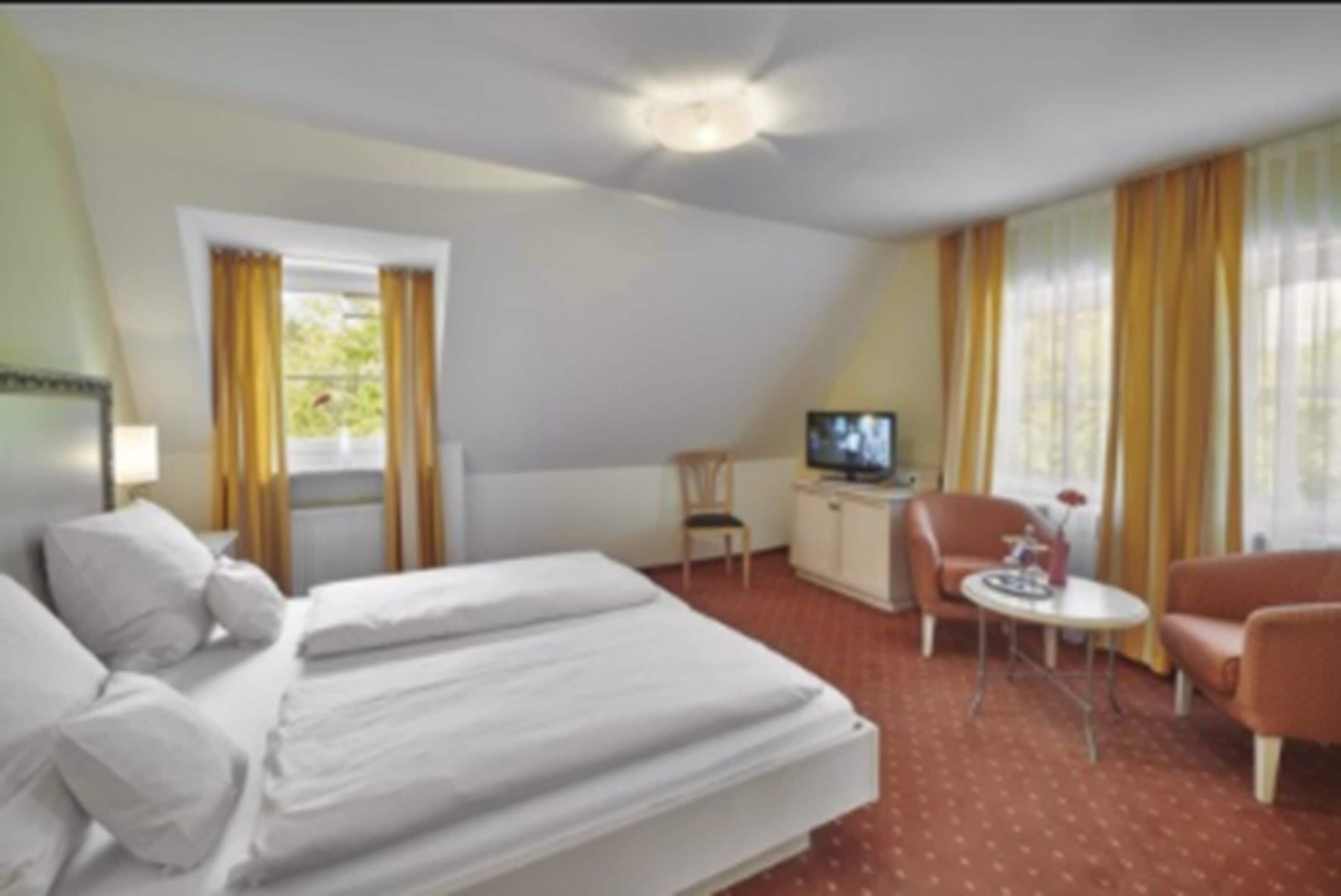 1 bedroom, desk, iron/ironing board, cots/infant beds