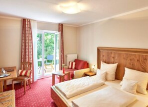 Desk, iron/ironing board, cribs/infant beds, rollaway beds - Hotel Langwieder See (Munich)