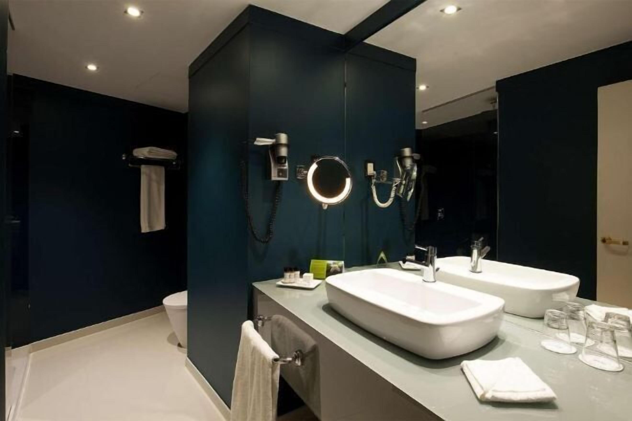 Shower, eco-friendly toiletries, hair dryer, bidet