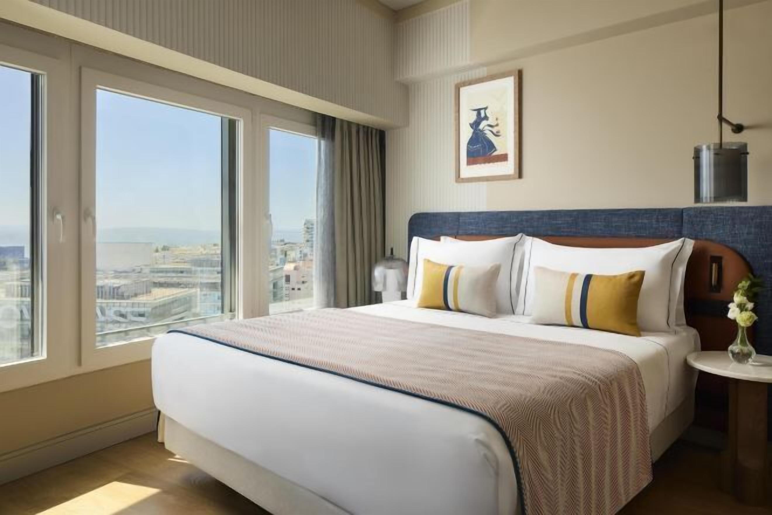 迷你吧、客房内保险箱、办公桌、遮光窗帘