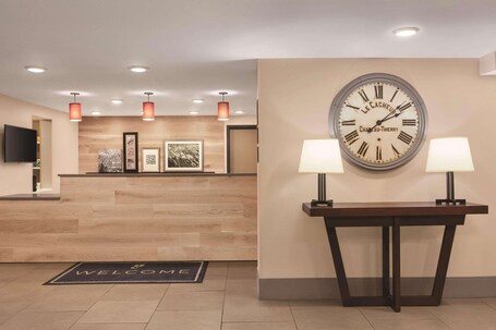 Country Inn Suites by Radisson, Pigeon Forge South, TN - Image 7