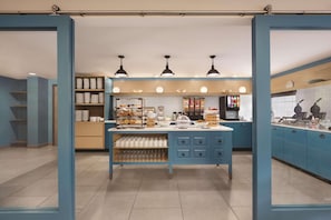 Petit déjeuner à emporter compris tous les jours