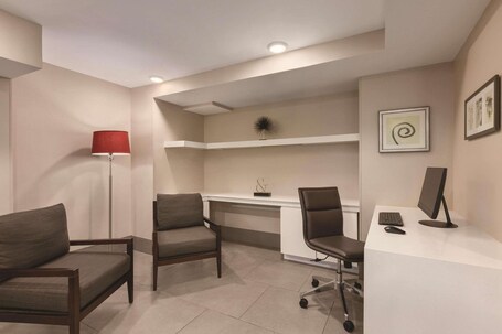 Country Inn Suites by Radisson, Pigeon Forge South, TN - Image 10