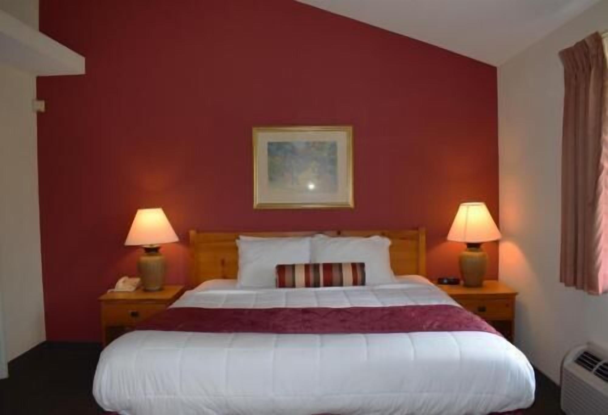 In-room safe, desk, iron/ironing board, free WiFi