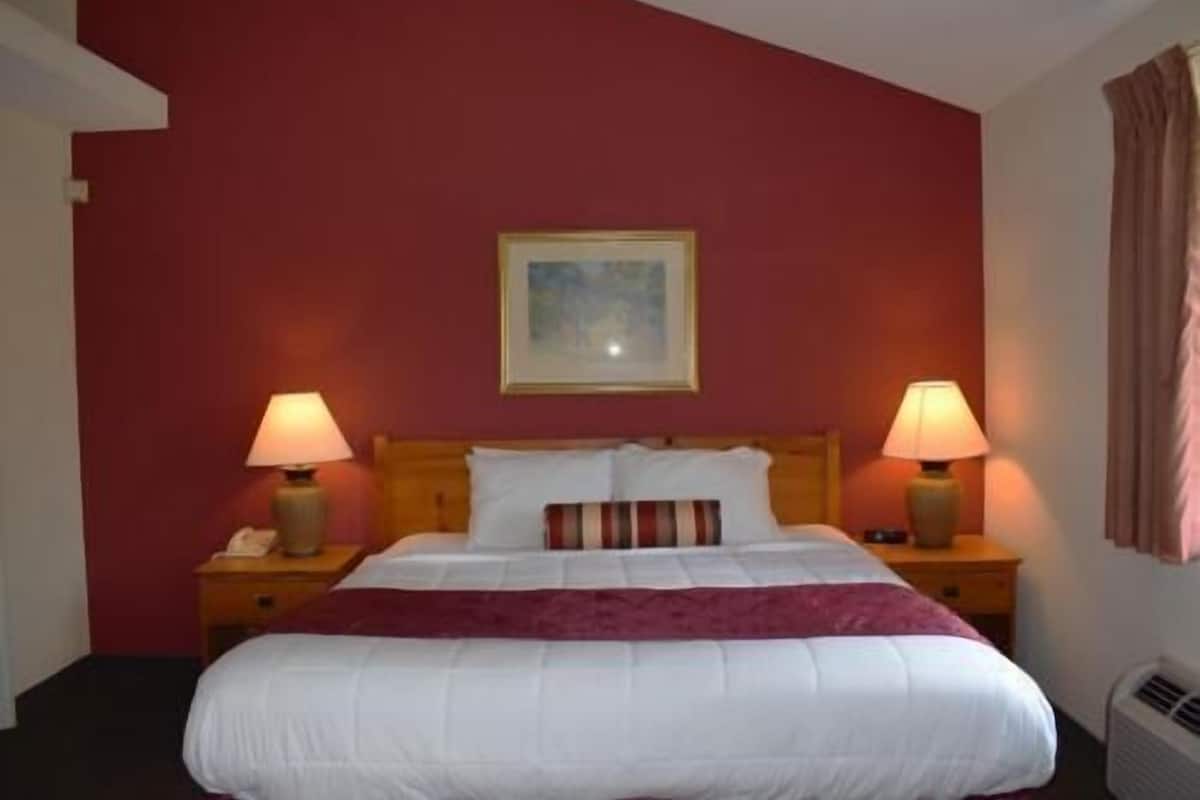 In-room safe, desk, iron/ironing board, free WiFi