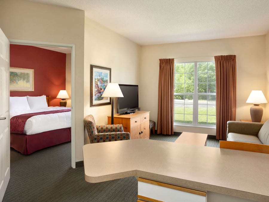 Suite, 1 King Bed, Non Smoking (2 Room) | In-room safe, desk, iron/ironing board, free WiFi