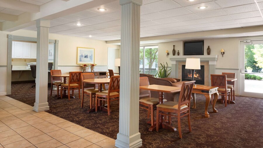 Baymont by Wyndham Wichita East