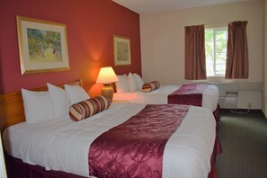 In-room safe, desk, iron/ironing board, free WiFi - Baymont by Wyndham Wichita East (Wichita)