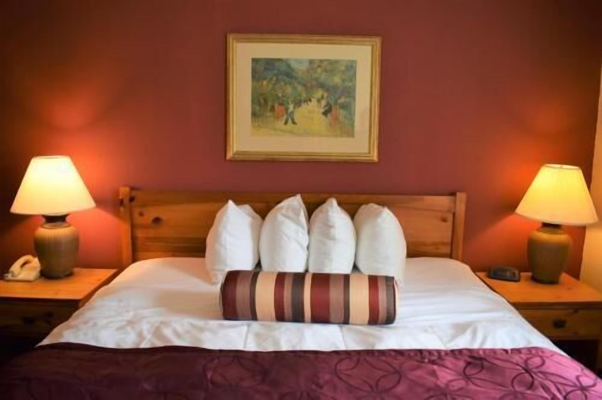 In-room safe, desk, iron/ironing board, free WiFi