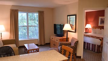 One Bedroom Suite w/ Full Pull Out Couch | Desk, blackout drapes, iron/ironing board, free WiFi