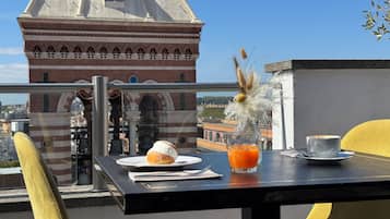 Daily buffet breakfast (EUR 15 per person)