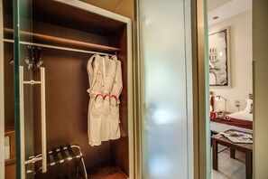 Habitación triple | 1 dormitorio, sábanas de algodón egipcio, ropa de cama de alta calidad