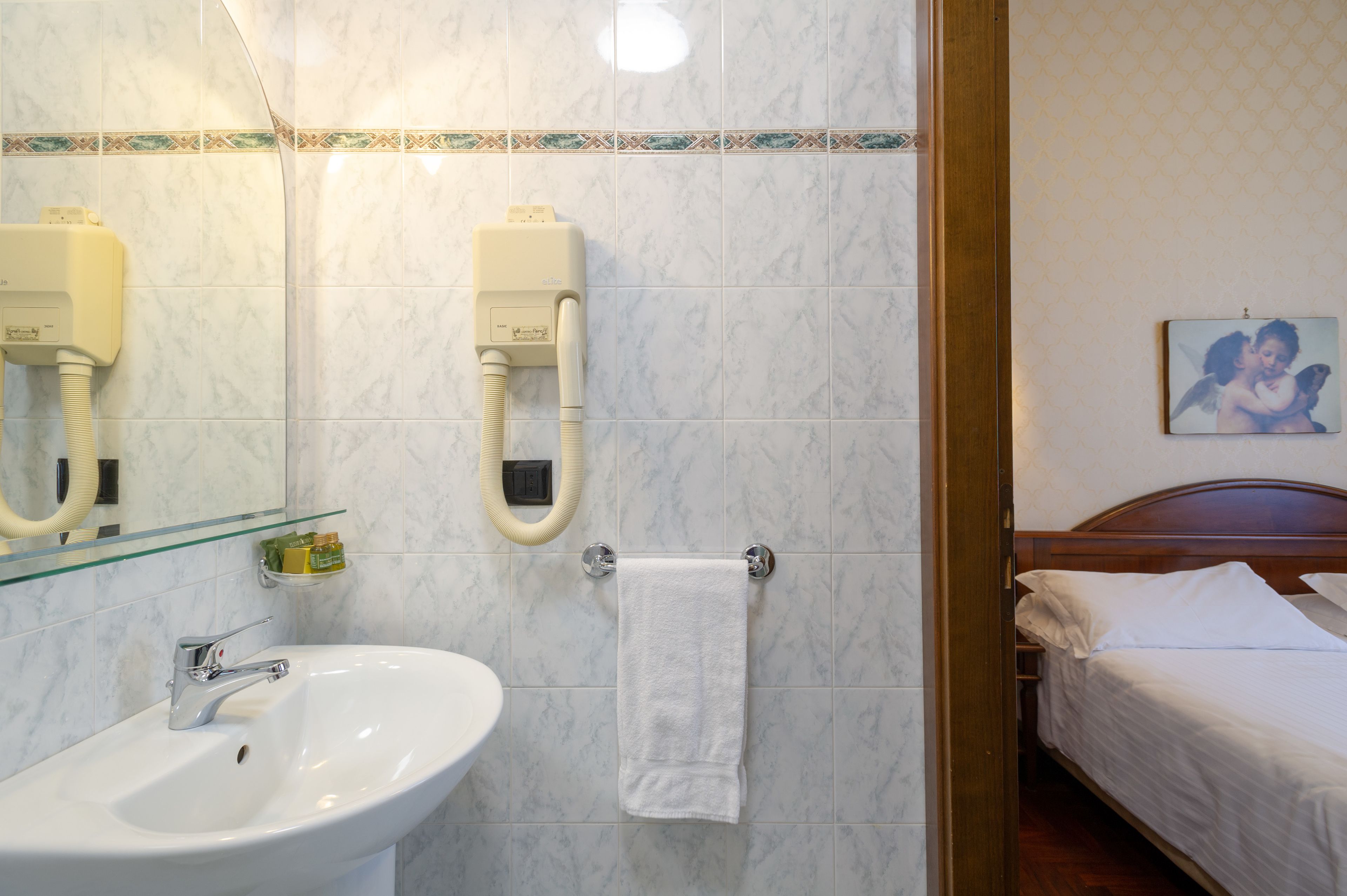 classic double or twin room | bathroom | shower, free toiletries, hair dryer, bidet