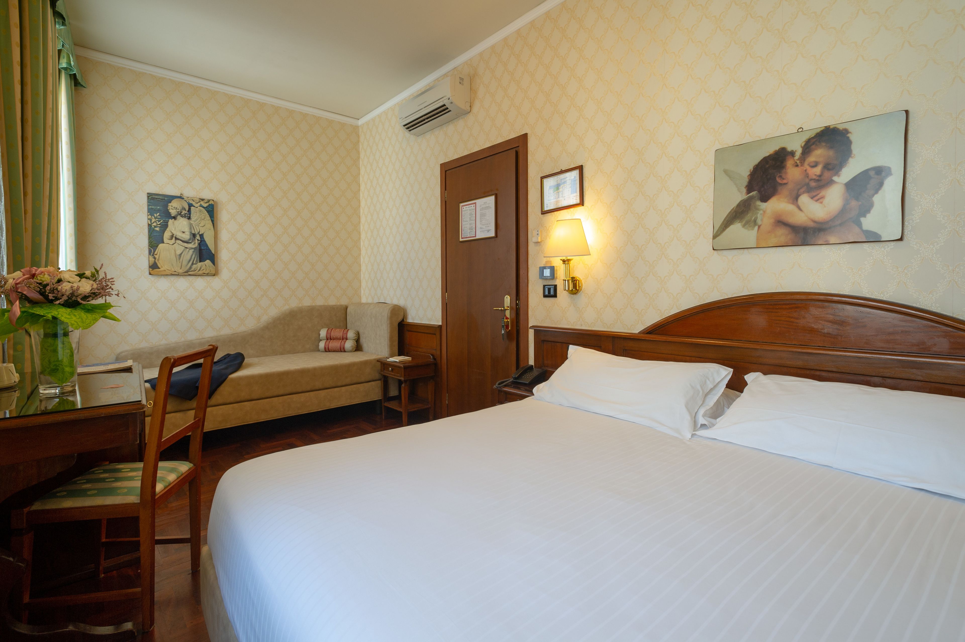 classic triple room | minibar, in-room safe, desk, soundproofing