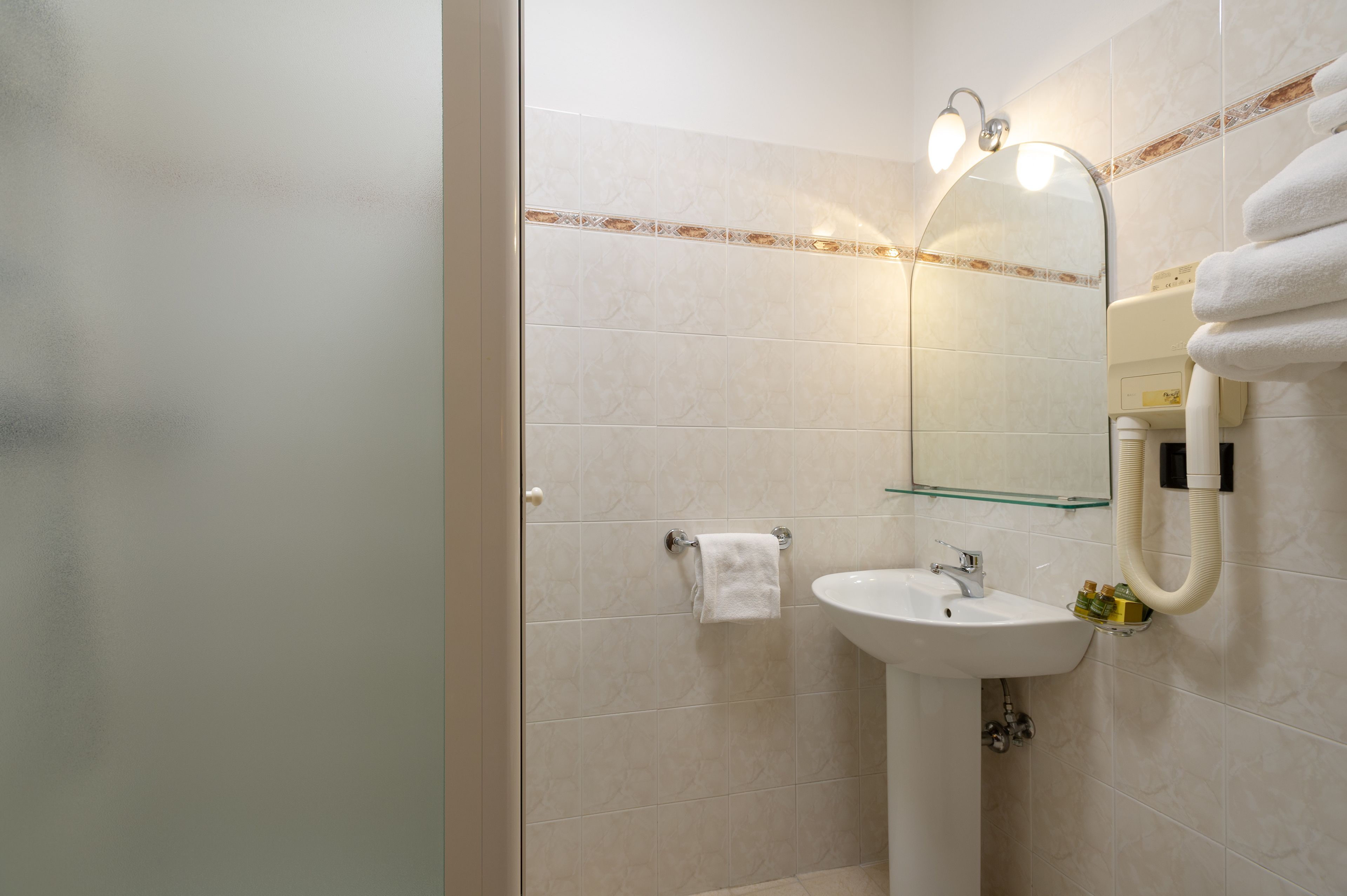 classic quadruple room, 1 bedroom | room amenity