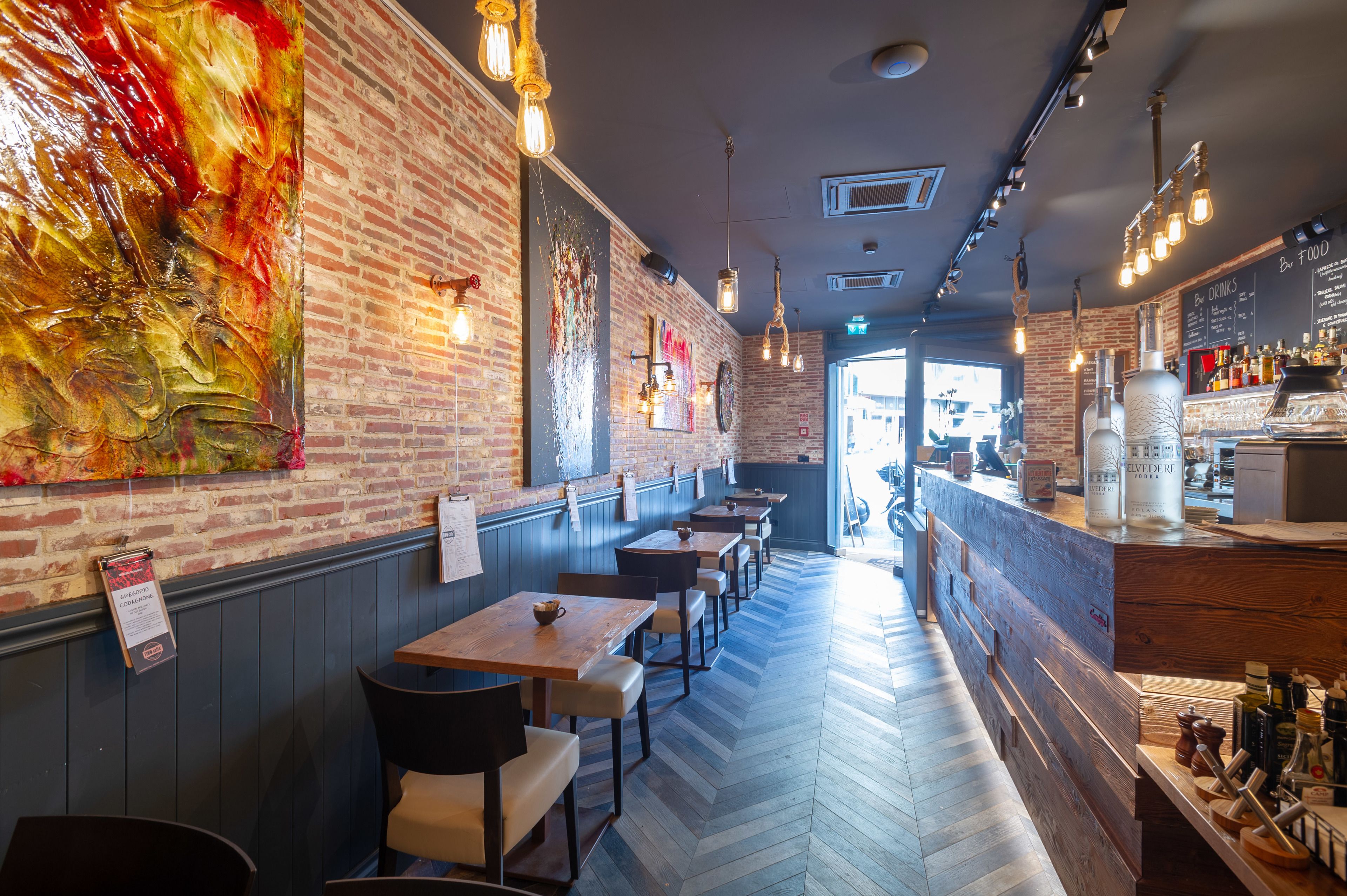 lunch, dinner served; local cuisine, al fresco dining