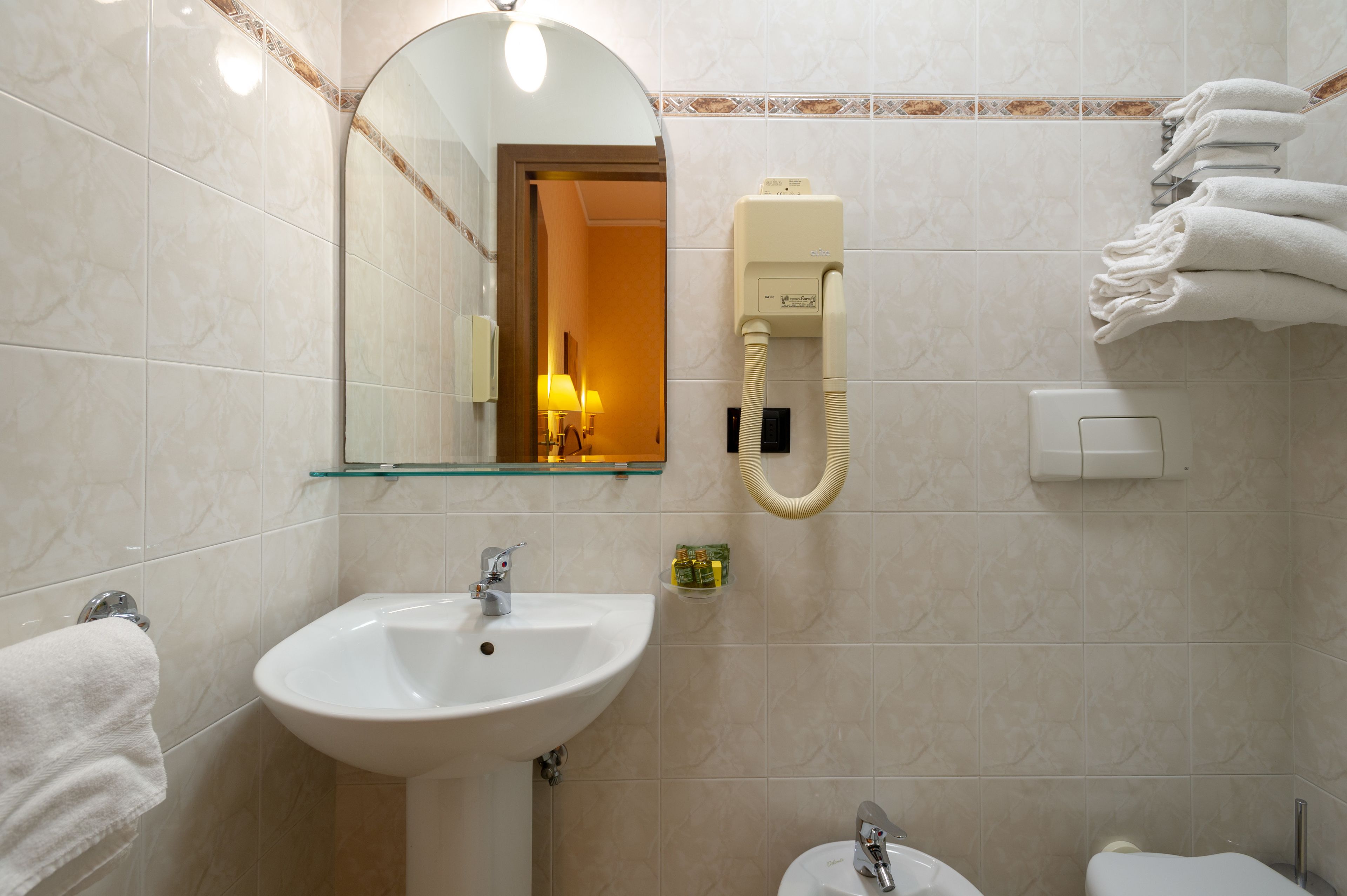 classic double or twin room | bathroom | shower, free toiletries, hair dryer, bidet